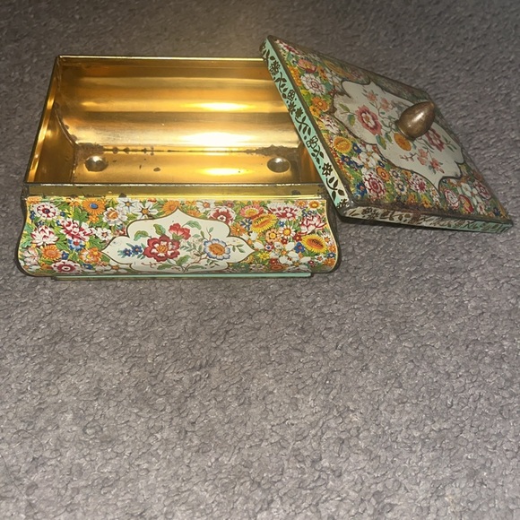 Vintage Trinket Metal Box - Picture 4 of 6